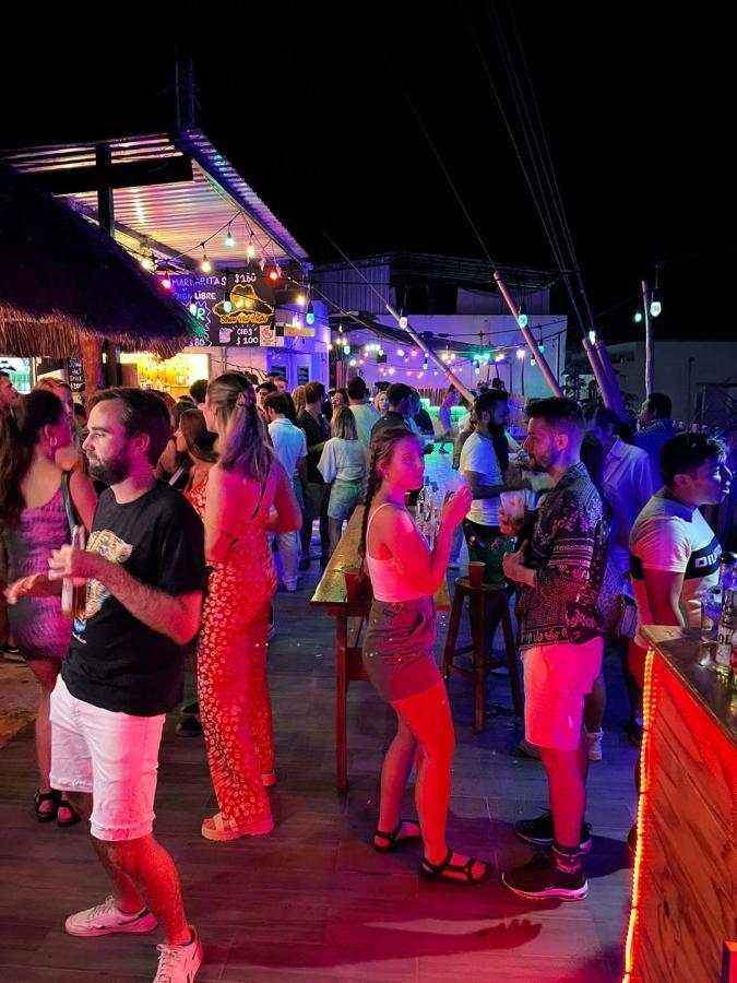 Straw Hat Hostel & Rooftop Bar Тулум Экстерьер фото