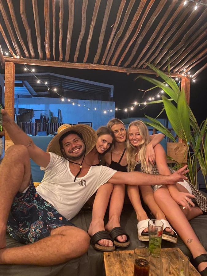 Straw Hat Hostel & Rooftop Bar Тулум Экстерьер фото